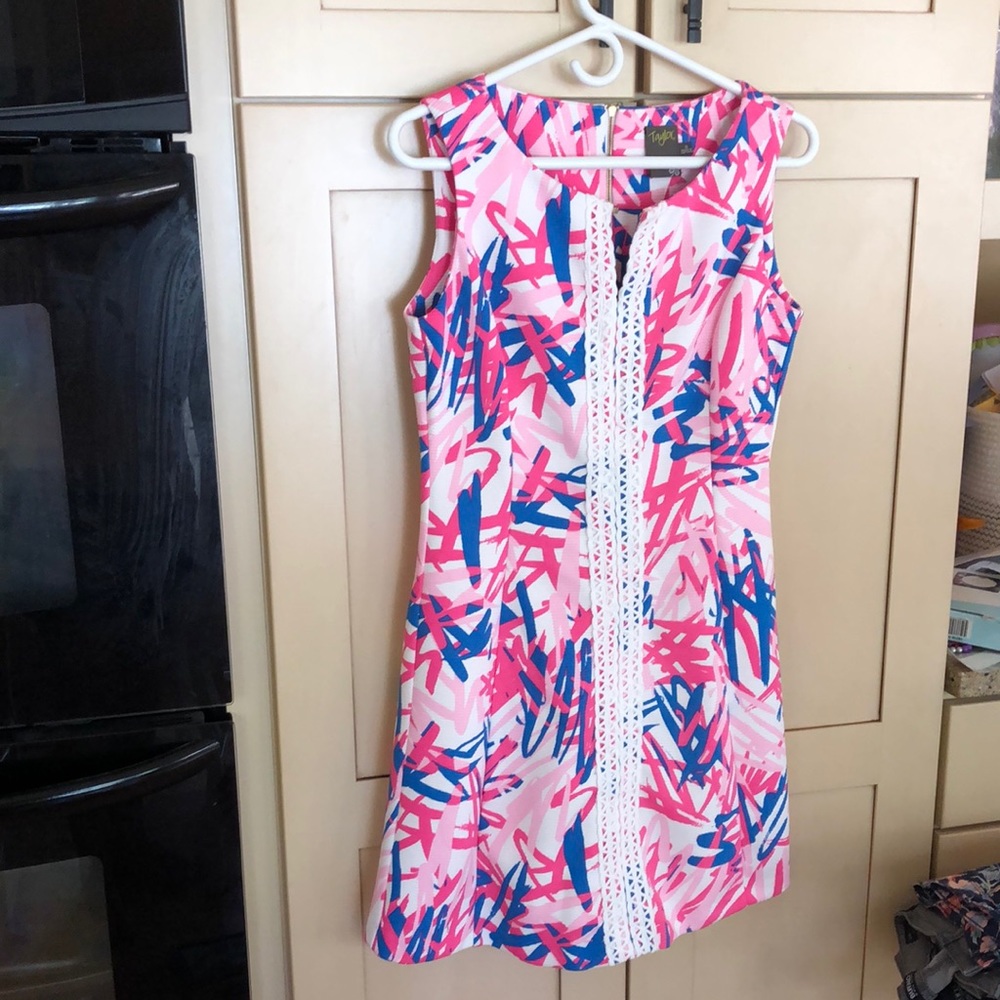 Taylor dress size 6 looks like a Lilly !